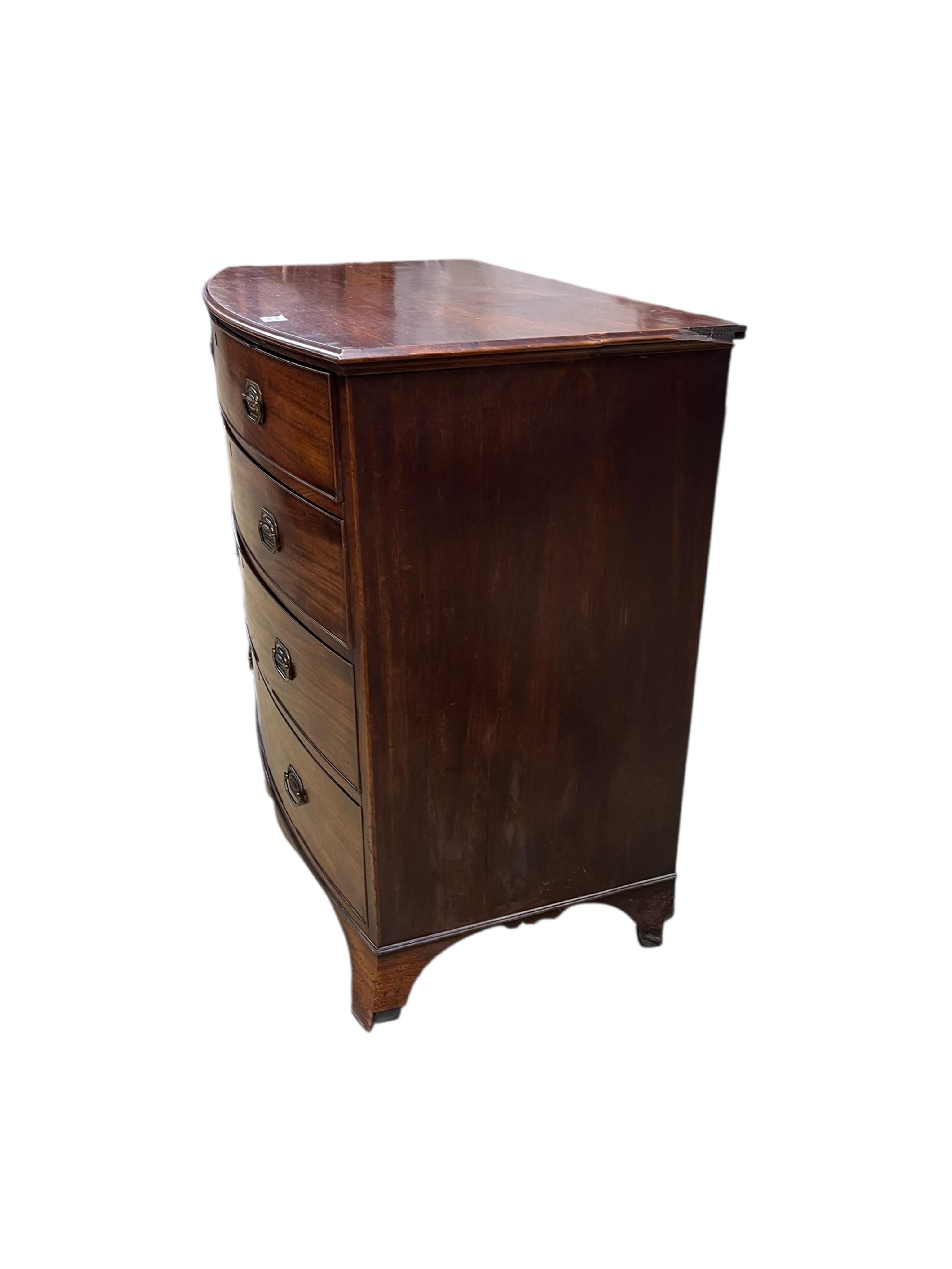A Regency mahogany bowfront chest of drawers, width 110cm, depth 62cm, height 101cm